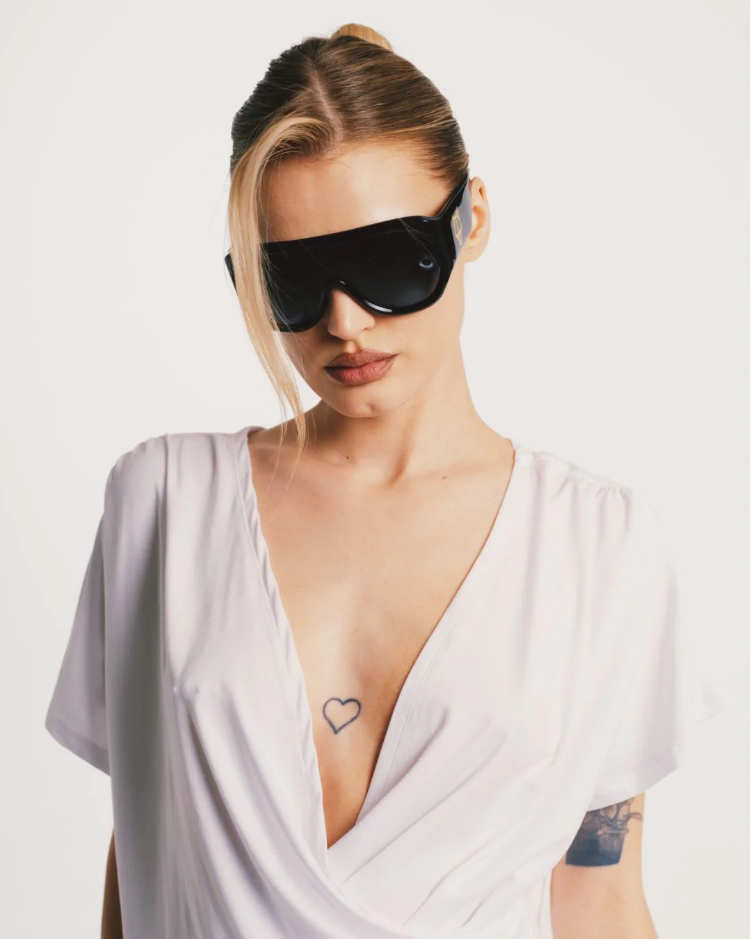 Kim Black Sunglasses - Image 6