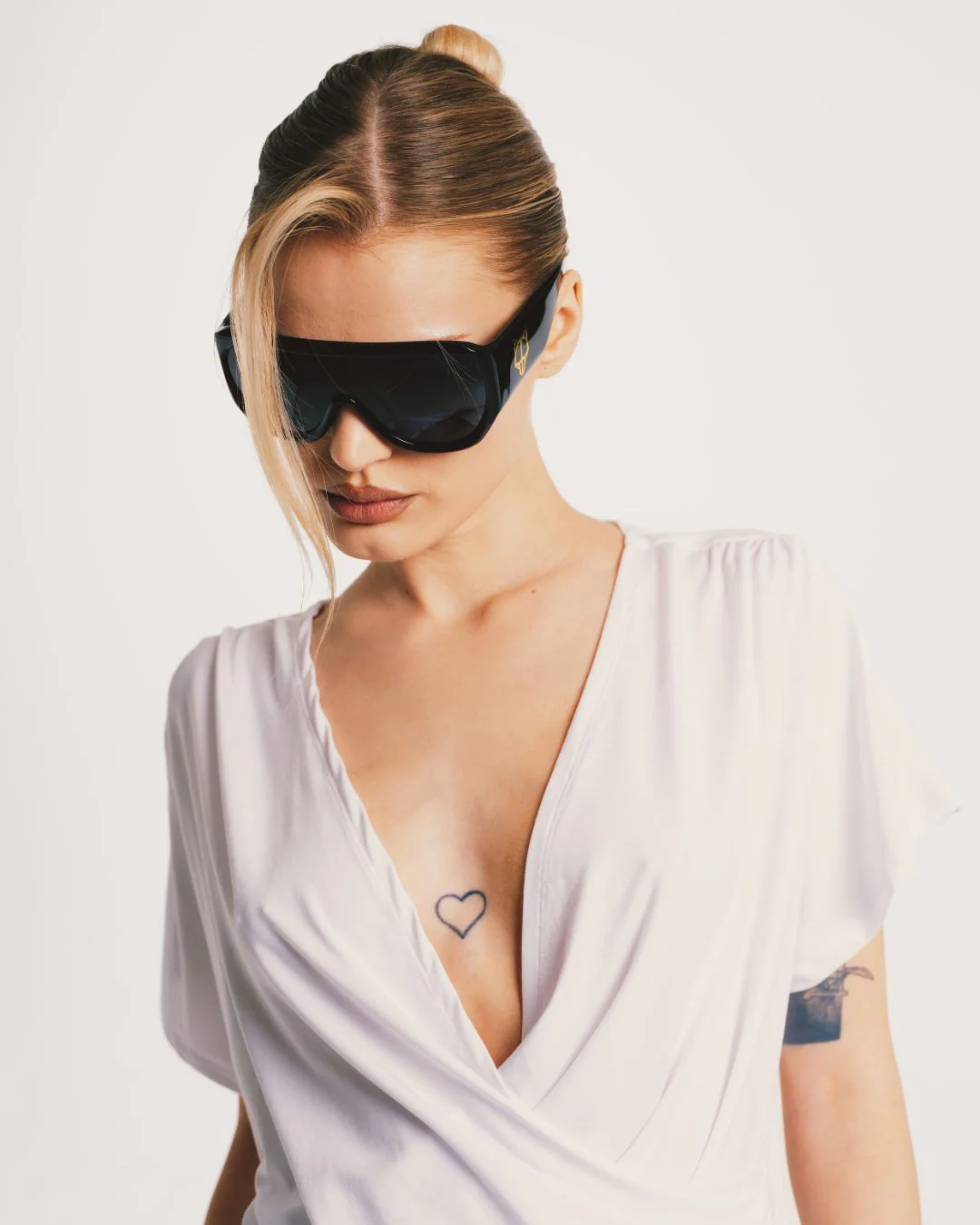 Kim Black Sunglasses - Image 7