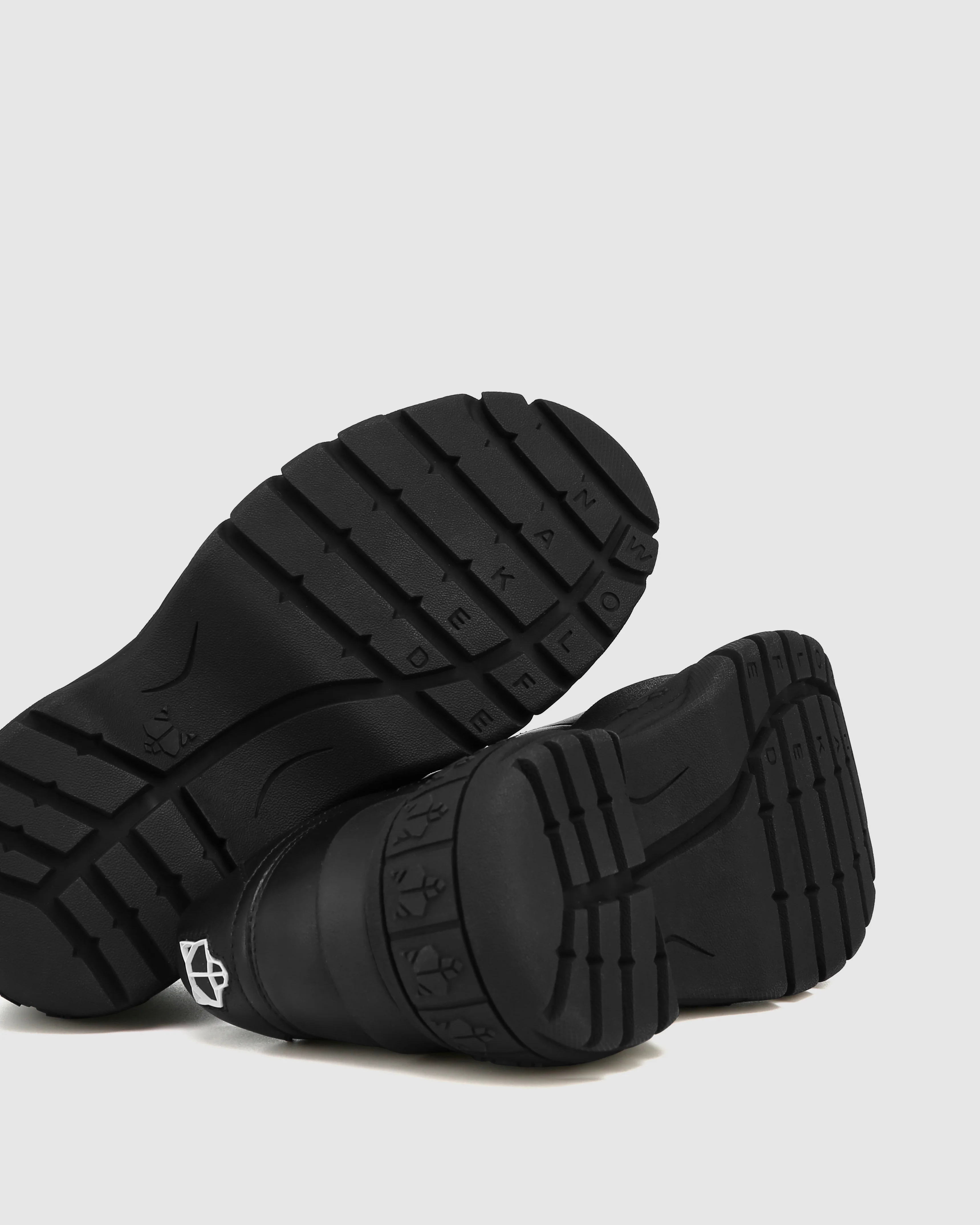 Sporty Black Leather - Image 8